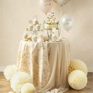 Beige blommig festduk, neutrala babyshowertillbehör, beige babyshower, blommig festduk, Silly Goose-fest