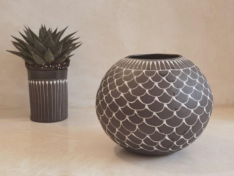 Large Succulent planter pot, White and Black Ceramic Planter, Modern Ceramic Planter, White and black indoor planter image 4