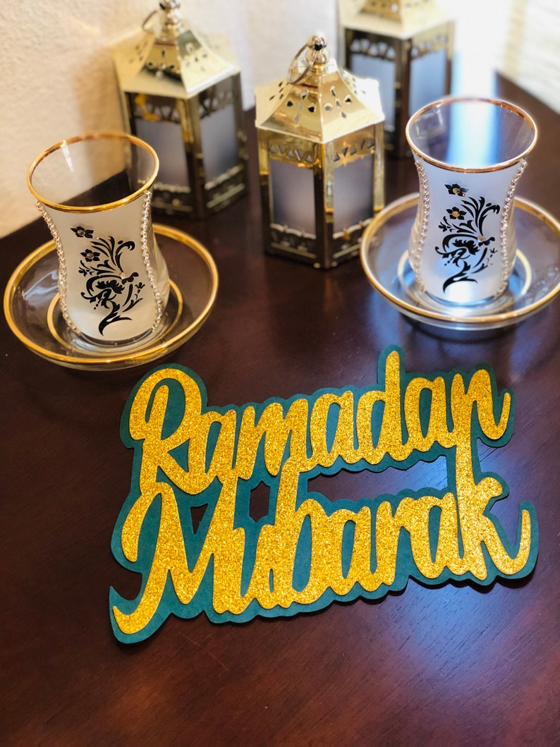 Pre Assembled Elegant Design Ramadan Banner Ramadan Mubarak Banner with Black Silver Paper Fans Beautiful