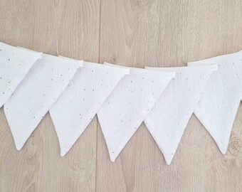 Wimpelkette aus Musselin mit goldenen Punkten, Name, Stoff, Deko Kinderzimmer, Taufe, Hochzeit Girlande, 1. Geburtstag, weiß, Mädchen, Junge