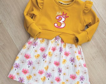 Geburtstagskleid, Geburtstagsoutfit, Outfit 1. Geburtstag, Kleid mit Geburtstagszahl, Rüschen an den Schultern, ocker