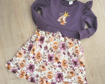 Geburtstagskleid, Geburtstagsoutfit, Outfit 1. Geburtstag, Kleid mit Geburtstagszahl, Namen,Rüschen an den Schultern und Saumen, Lila