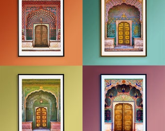 Puede incluir: Cuatro imágenes enmarcadas de puertas ornamentadas con diseños intrincados y detalles coloridos. Cada puerta es una puerta doble de madera con herrajes decorativos. Las puertas están dispuestas sobre fondos de colores variados.