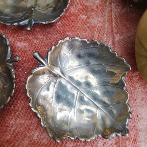 Vintage Brass Leaf Shape Dishes, 3 Solid Golden Brass Tray, Jewelry tray, Coin Catchall, Collectible Leaves