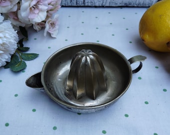 Antiek verzilverde citruspers: decoratieve M & Co-sapcentrifuge