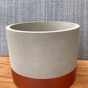 Large Concrete plant pot with copper stripe