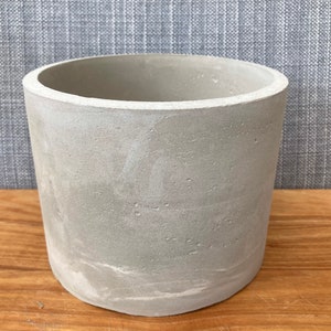 Large Concrete plant pot