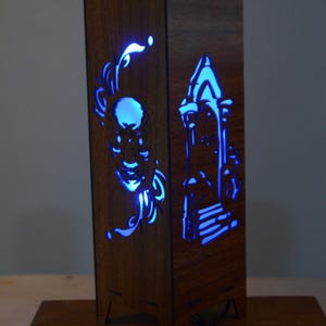 Wooden Skull Lamp – Handmade Gothic RGB LED Light – Bluetooth Controlled USB Night Light – Halloween Skull Decor – Laser Cut Wood Art