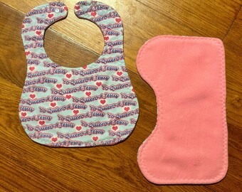 Yo Quiero a Jesús Baby Bib and Burp Cloth Set