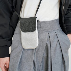 echt Leder Handy Tasche mit Geld und Kartenfach, Schwarz und Silber Leder Handytasche, MiniTasche mit Geldbeutel, clevere Ausgehtasche kompakt, minimalistisches Design, Crossbody Phone bag, genuine leather phone bag