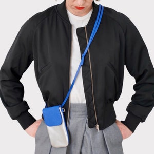 echt Leder Handy Tasche mit Geld und Kartenfach, Blau und Silber Leder Handytasche, MiniTasche mit Geldbeutel, clevere Ausgehtasche kompakt, minimalistisches Design, Crossbody Phone bag, genuine leather phone bag, miniwallet , mini wallet