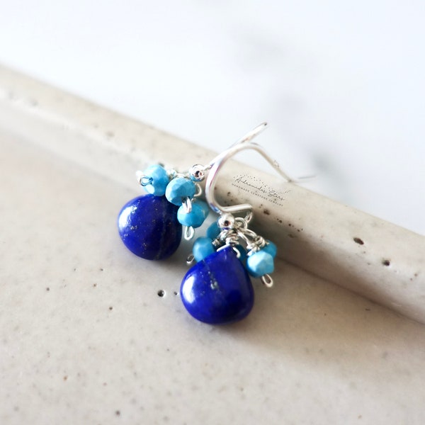 Petites boucles d'oreilles lapis lazuli en argent sterling, grappe de turquoise, cadeau bijoux minimalistes pierre naturelle bleue délicates