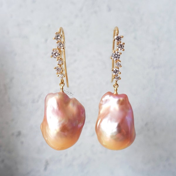 boucles d'oreilles dorées perles baroque rose, grosses perles de culture, fils d'oreilles fantaisie en cristal en or, pierres naturelles
