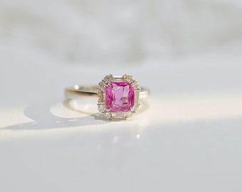 18K Natural Unheated Vivid Hot Pink Sapphire Diamond Solitaire Ring 18K White Gold and natural diamond ring geninne gemstone