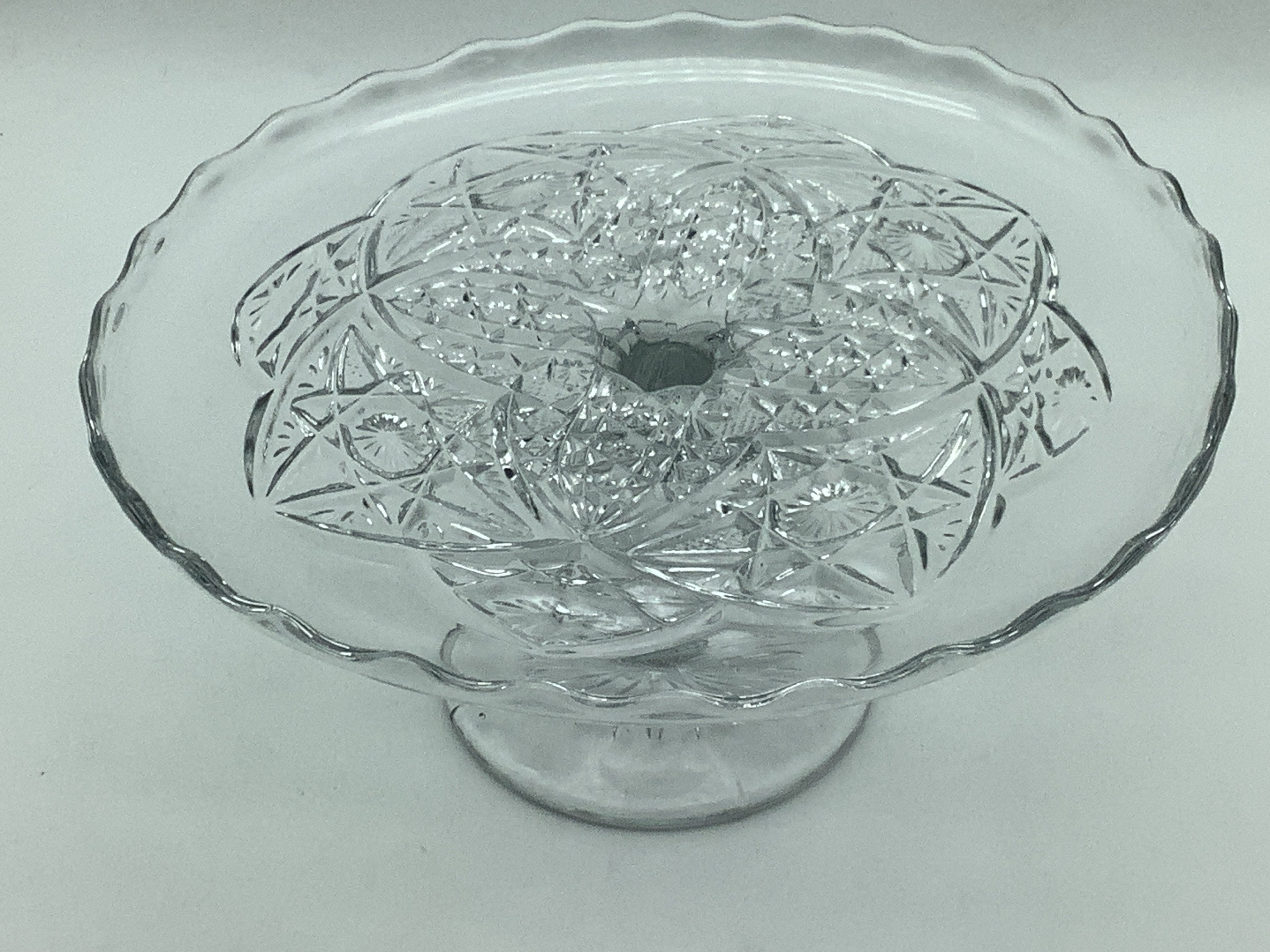 ヴィンテージ 9 1/4 インチ直径クリアダイヤモンドデザインケーキ