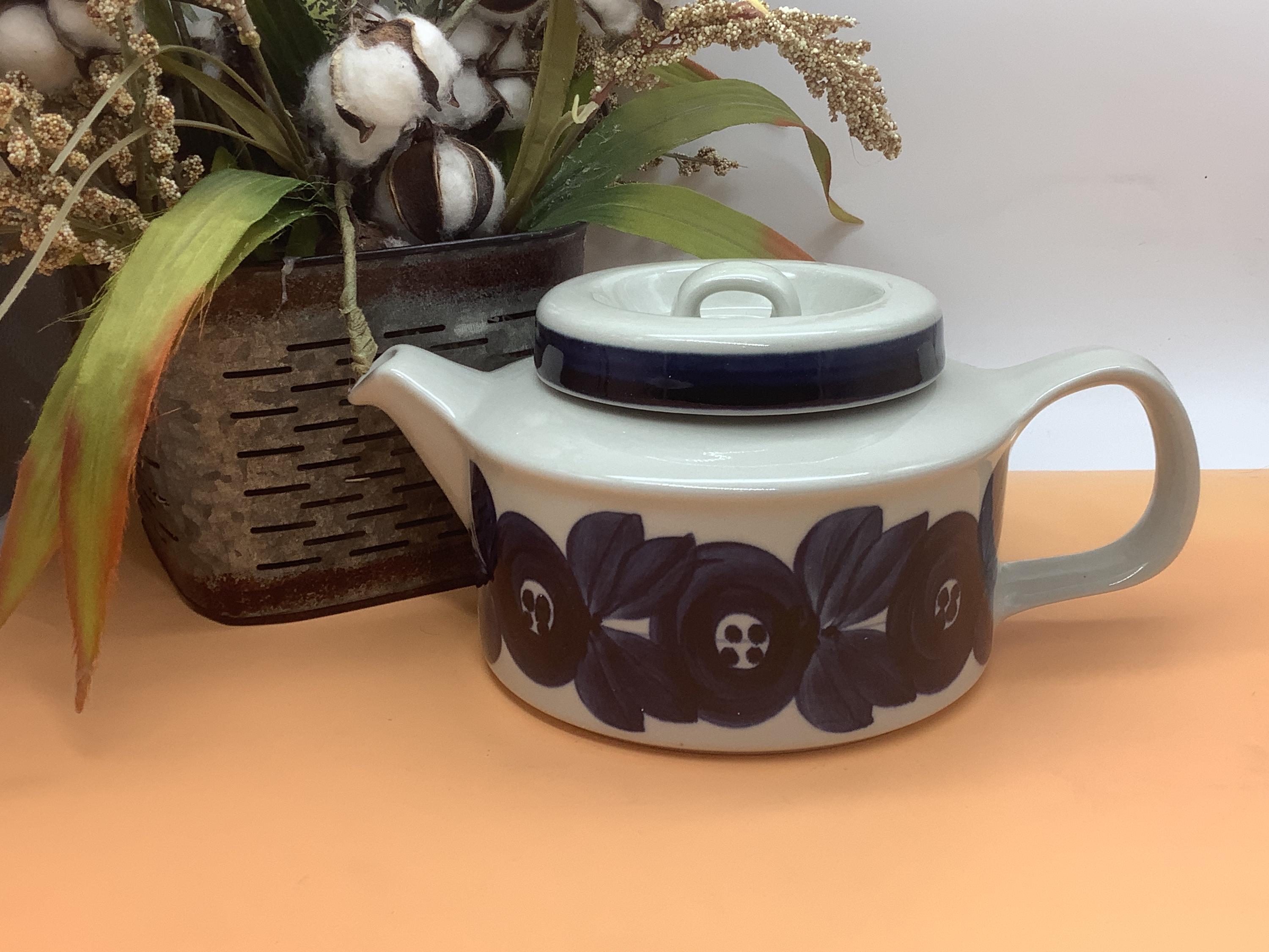 Beautiful Piece Arabia Finland Anemone Blue Teapot W/ Strainer