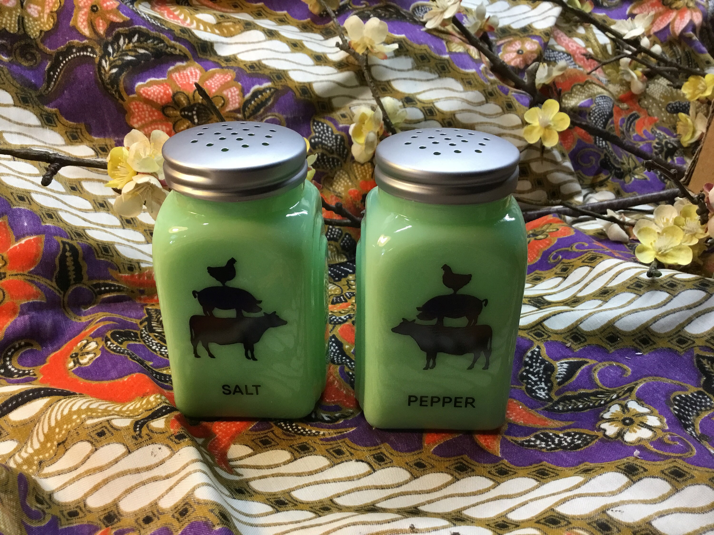 New Jadeite Jade Glass Farm Animal Salt & Pepper shakers Jade Etsy