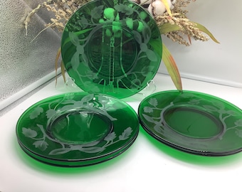 Vintage Anchor Hocking Forest Green 8” Etched With White Leaf Design Plates