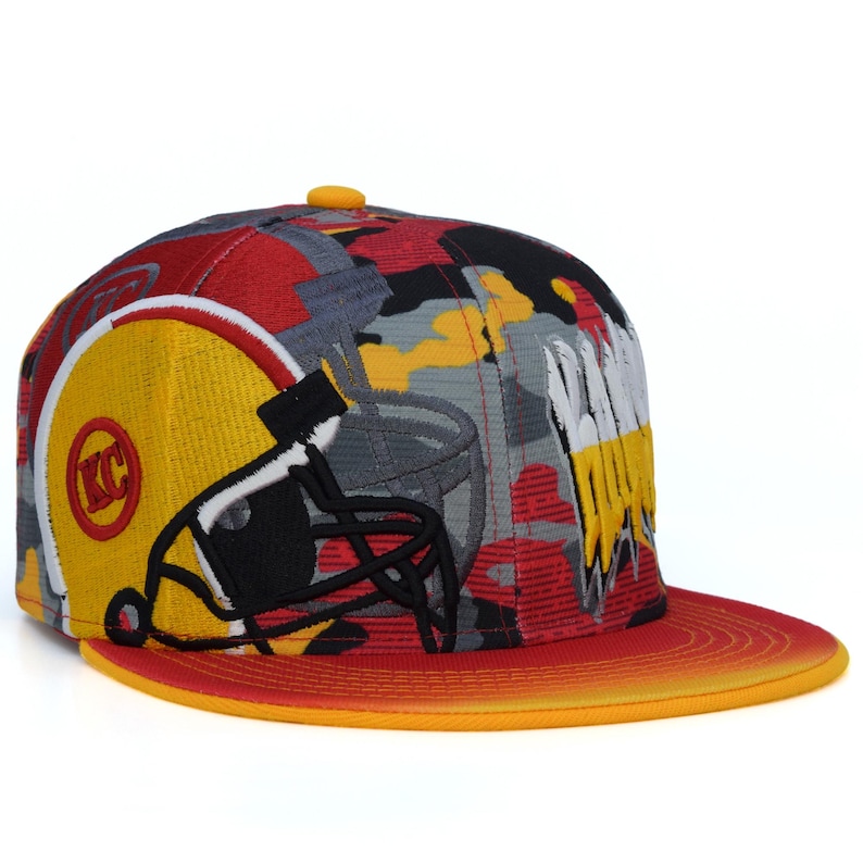 Gorra de fútbol con nombre de grafiti nuevo de Kansas City, casco KC, gorra snapback de camuflaje rojo imagen 4