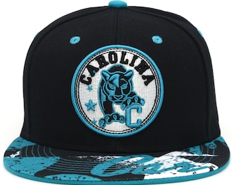 Gorra Carolina New Leader Circle Retro City con bordado SnapBack y cierre ajustable con la C de la pantera.