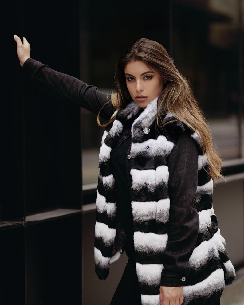 Elena furs шуба 137805. Шуба из альпаки снежная королева. Fur fox in bianca dragusanu in fox fur. Белая норка снежная королева. Снежная королева шубы.