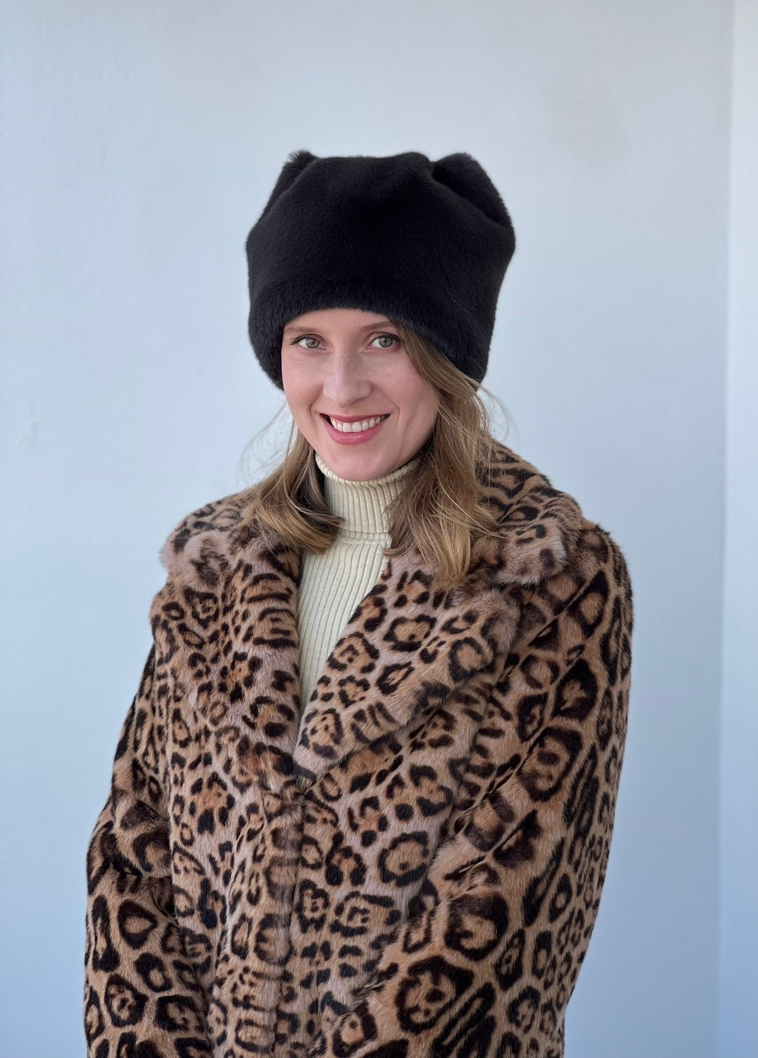 Women\'s Gray Leopard Winter Faux Fur Cossak Russian Style Hat Warm Cap Gustave Leopard Print Faux Fur Hats for Women Cossack  main image 3