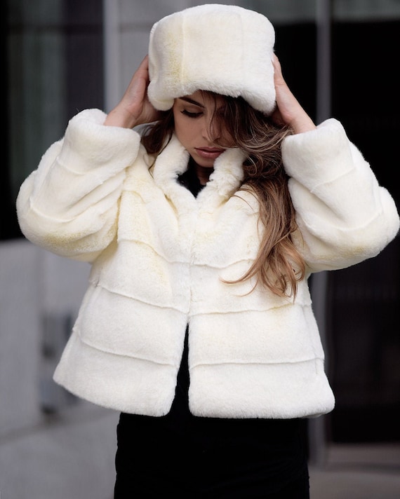 White Faux Fur Cossack Hat | Women display picture 1