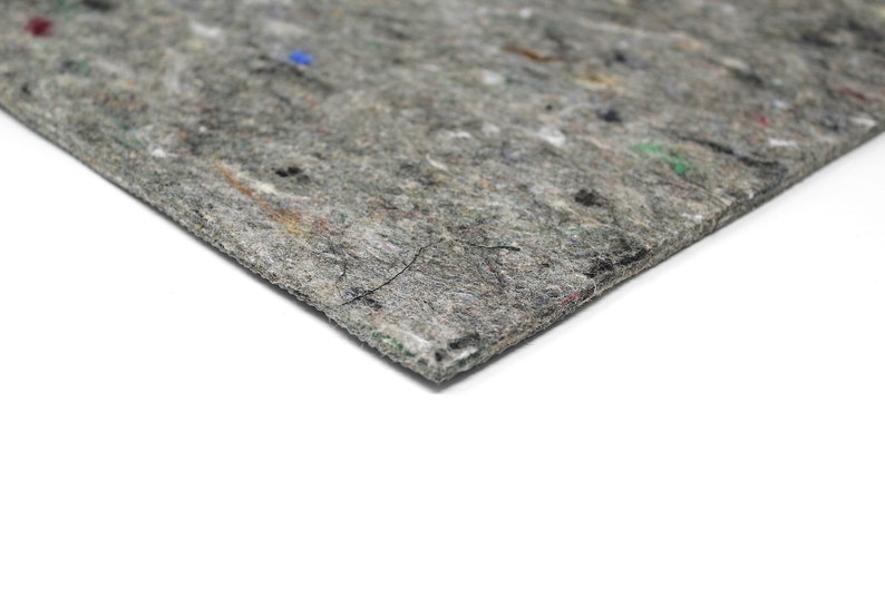 Puede incluir: Primer plano de un material insonorizante rectangular gris texturizado.