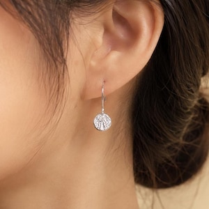 Pendientes colgantes de disco texturizado de plata de ley, pendientes colgantes con forma de sol