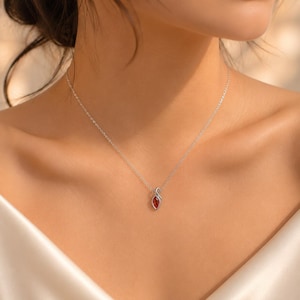 Halsband i rubin i sterlingsilver, rött markishänge med CZ-detaljer, eleganta Infinity-smycken, present till henne med födelsesten i juli