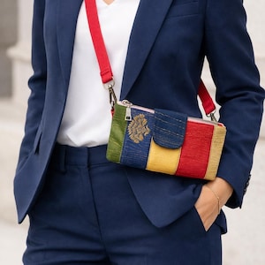 Sac pochette / sac banane en patchwork multicolore – Tissu recyclé, bandoulière réglable, pratique et pièce artisanale unique