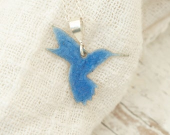 Pendentif colibri bleu fait à la main en argent sterling et émaillé au feu, Pendentif oiseau, Bijoux émaillés au feu