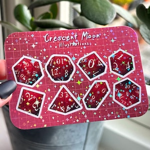 D&D tärningsklistermärkesark - 5 livfulla färger med holografiska accenter, perfekt för bordsspelare och Dungeon Masters! | Rosa, lila, blå Red (star holo)