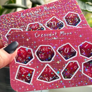 D&D tärningsklistermärkesark - 5 livfulla färger med holografiska accenter, perfekt för bordsspelare och Dungeon Masters! | Rosa, lila, blå bild 2