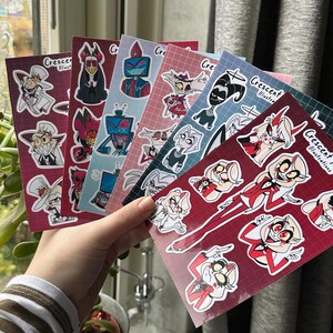 Foglio di adesivi dell'Hazbin Hotel | Vox, Alastor, Angel Dust e Lucifer | Merchandising per i fan dell'Hazbin Hotel | Impermeabile | Bullet journal, adesivo per laptop Set of all 6