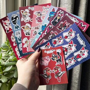 Foglio di adesivi dell'Hazbin Hotel | Vox, Alastor, Angel Dust e Lucifer | Merchandising per i fan dell'Hazbin Hotel | Impermeabile | Bullet journal, adesivo per laptop All 9
