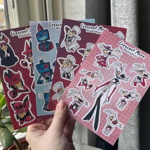 Feuille d'autocollants de l'hôtel Hazbin | Vox, Alastor, Angel Dust et Lucifer | Produits dérivés des fans de Hazbin Hotel | Imperméable | Bullet journal, autocollant pour ordinateur portable