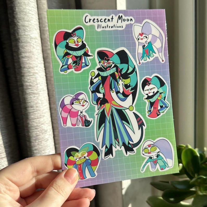 Op de afbeelding: Een set kleurrijke stickers met verschillende personages in narrenkostuums. De stickers bevinden zich op een geruit achtergrond met de tekst "Crescent Moon Illustrations".