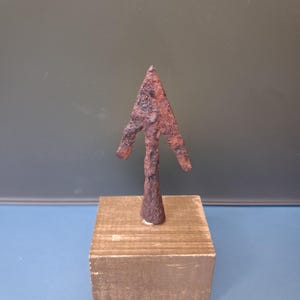 Originele oude pijlpunt, vroegmiddeleeuws, jachtpijl, unieke pijlpunt van nomaden 3e-6e eeuw na Christus
