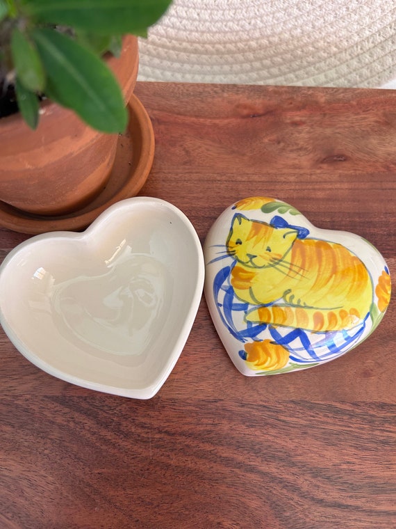 Cheerful And Happy Tabby Cat Heart Shaped Ceramic… - image 2