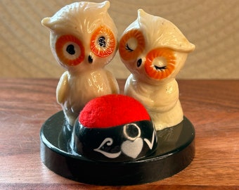 Vintage Kitschy Love Owl Pin Cushion Plastic Made In Hong Kong