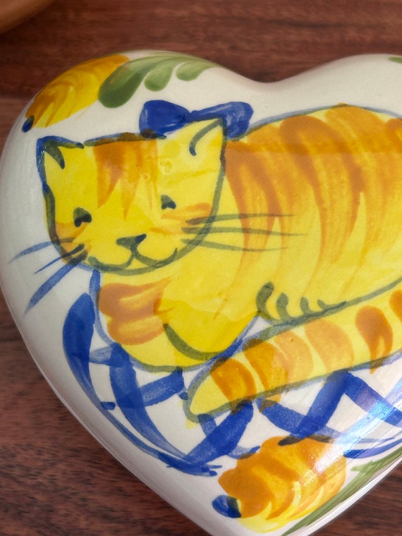 Cheerful And Happy Tabby Cat Heart Shaped Ceramic… - image 5