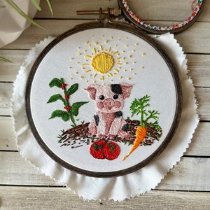 Petunia Pig, pig, piglet, spotty pig, embroidery pig, embroidery, PDF Pattern ONLY, Embroidery Pattern, cottagecore