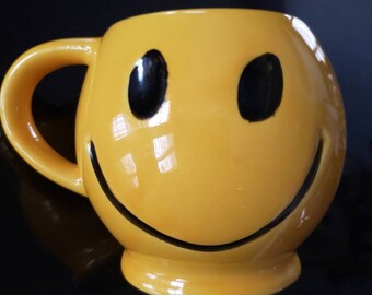 Vintage McCoy Pottery Yellow Sunshine Smile Smiley Happy Face Coffee Tea Coco Latte Mug Kitchen Decor
