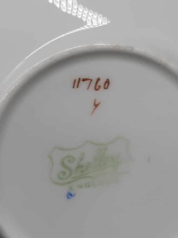 Shelley Art Deco Tea Cup and Saucer Vogue Mode Shape Shades and