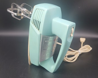 Vintage Mid Century Modern Turquoise 3 Speed General Electric Hand Mixer Mixmaster with Beaters Electric Working Baking Kitchen Decor