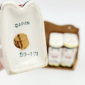 Vintage I'm Royal Sealy Chef Spice Shaker Set Wooden Shelf Caddy 6 Shaker Spice Set Japan Kitchen Decor Kitsch bild 3