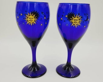 2 copas de vino vintage Libbey CELESTIAL de color azul cobalto con tallo, diseño de sol, luna y estrellas, artículos de bar coleccionables, decoración para el hogar.
