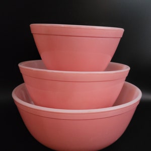 Vintage Pyrex Pink Set of 3 Nesting Mixing Bowls 401 402 403 Collectible Glass Retro Kitchen Decor