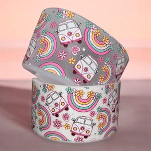 Groovy Vans - Silicone Tumbler Boot 20-40oz - Silicone Boot for Tumbler - Summer themed VW bus with flowers - Fits 7.5cm - Clear&White base